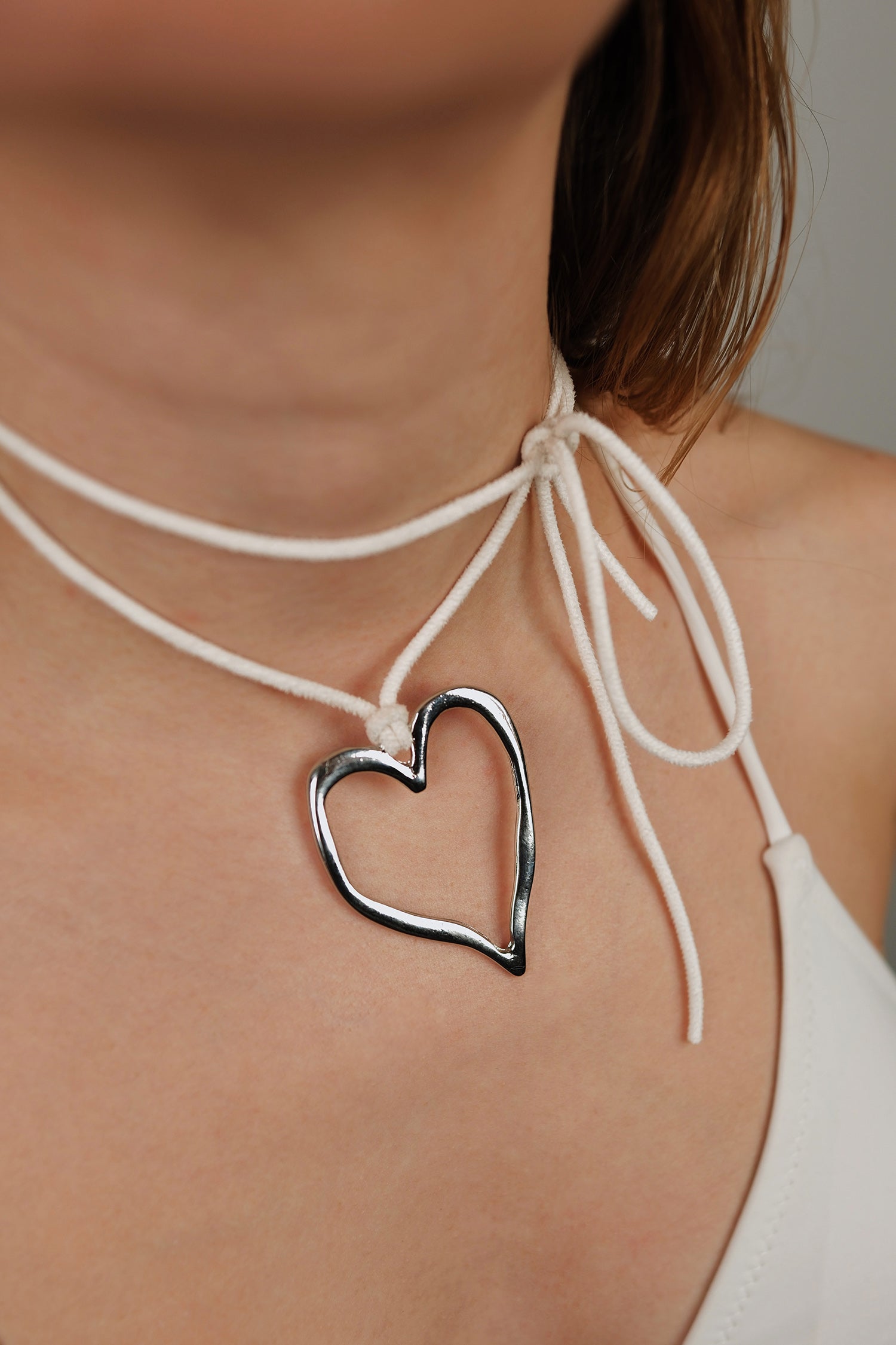 HELAINE WHITE SILVER NECKLACE