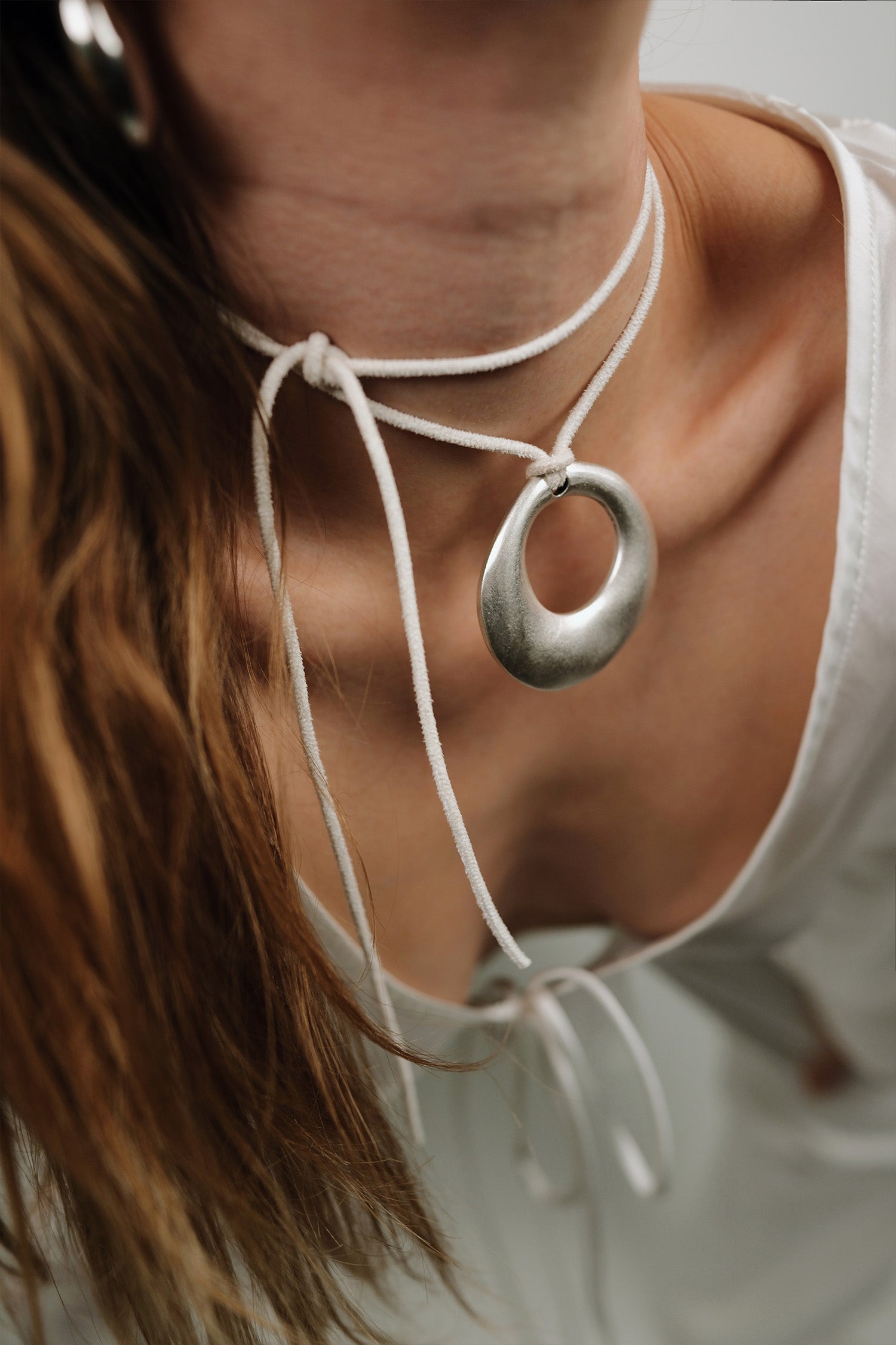 JOSE LUIS WHITE NECKLACE