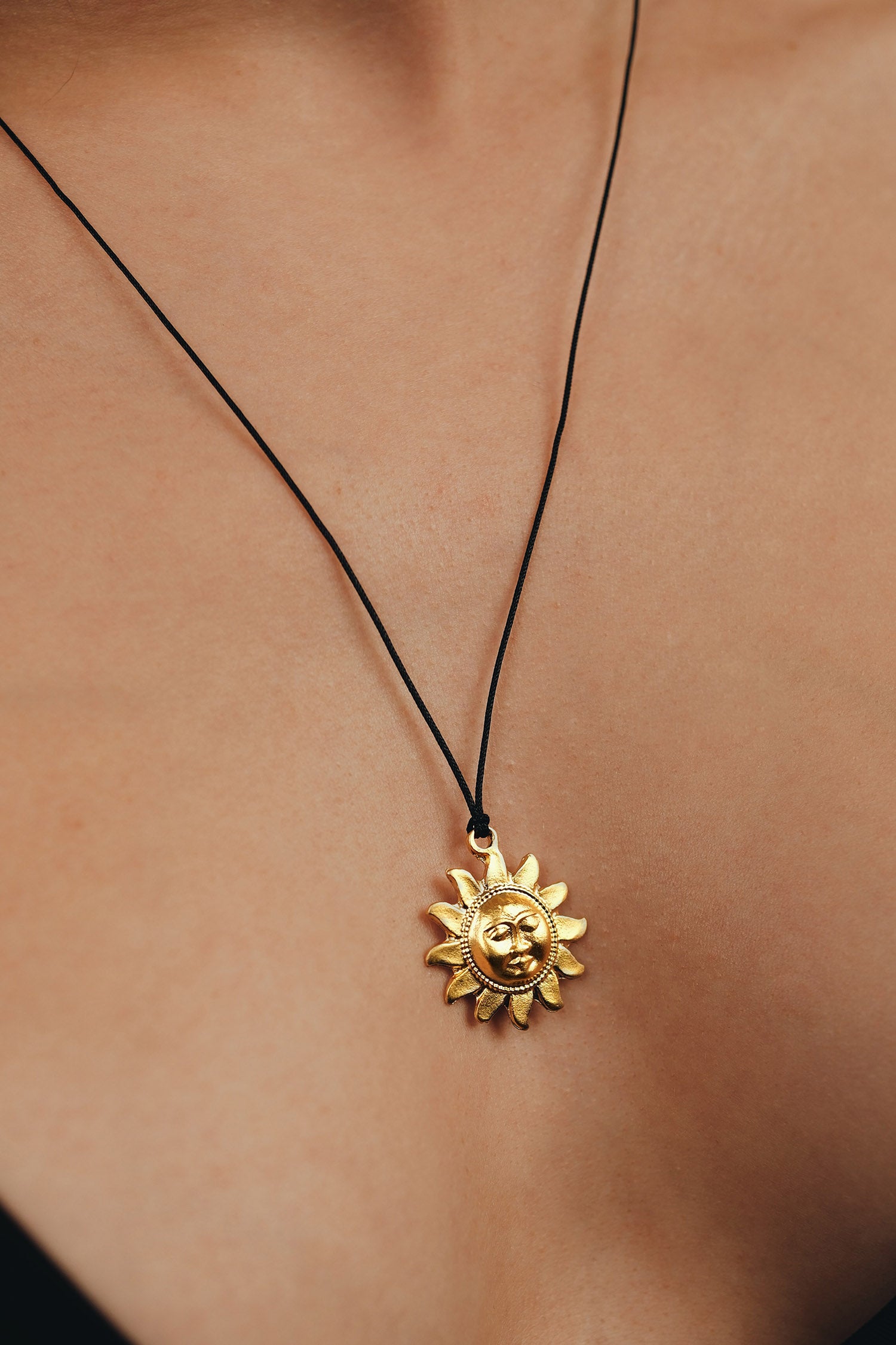 MITHRA BLACK NECKLACE