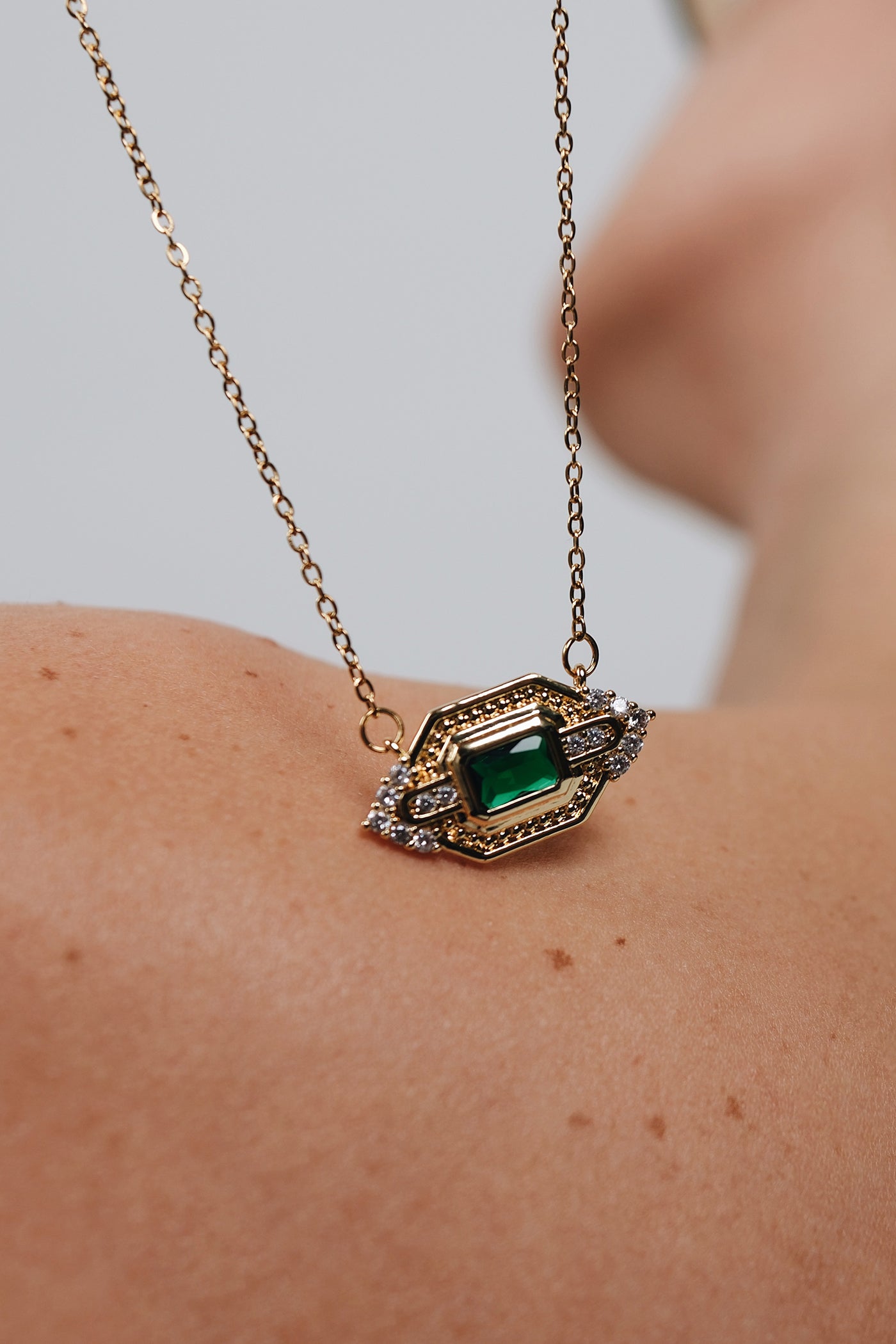 VANDRIA NECKLACE