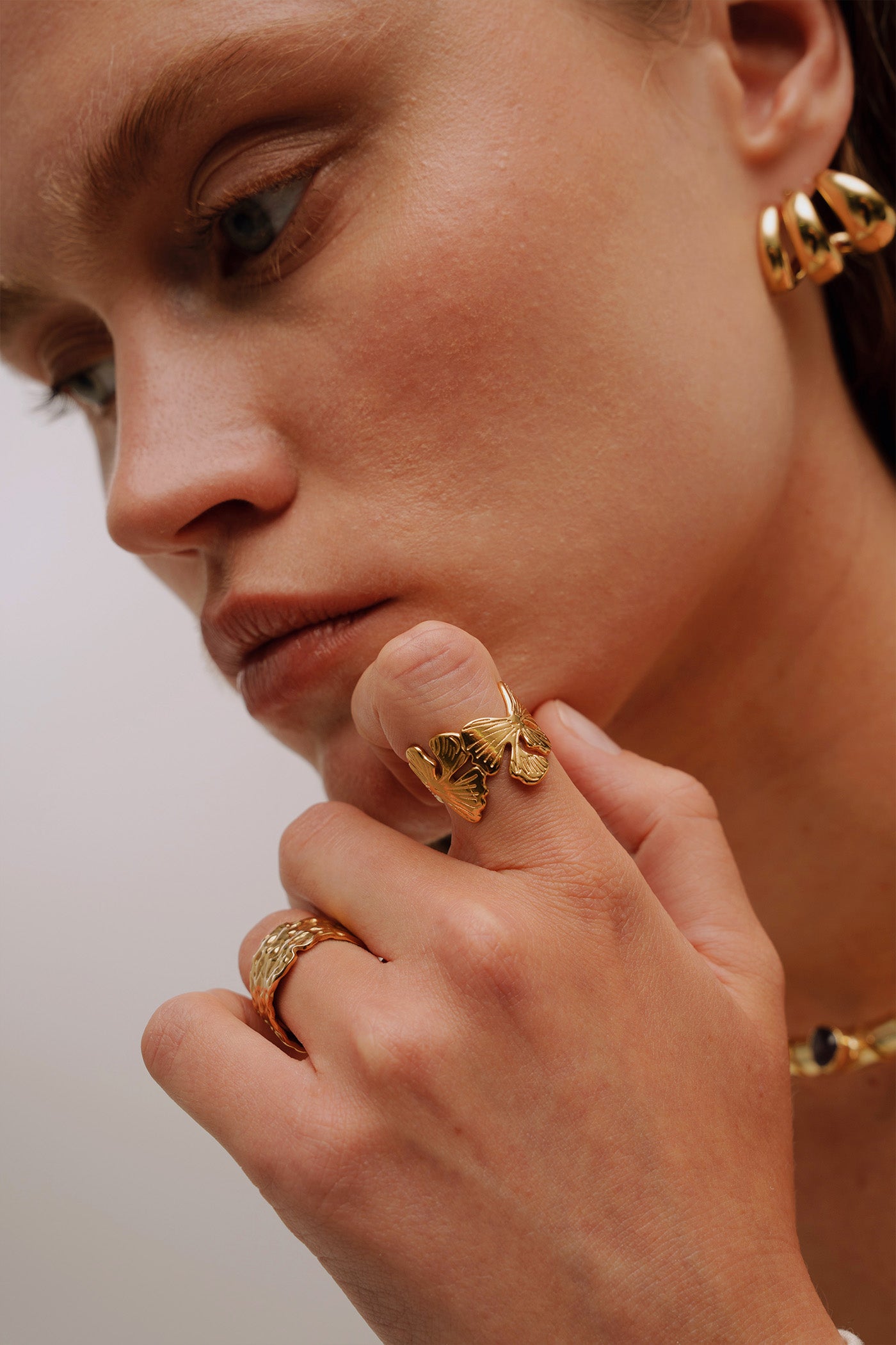 ANTHOS GOLD EARRING