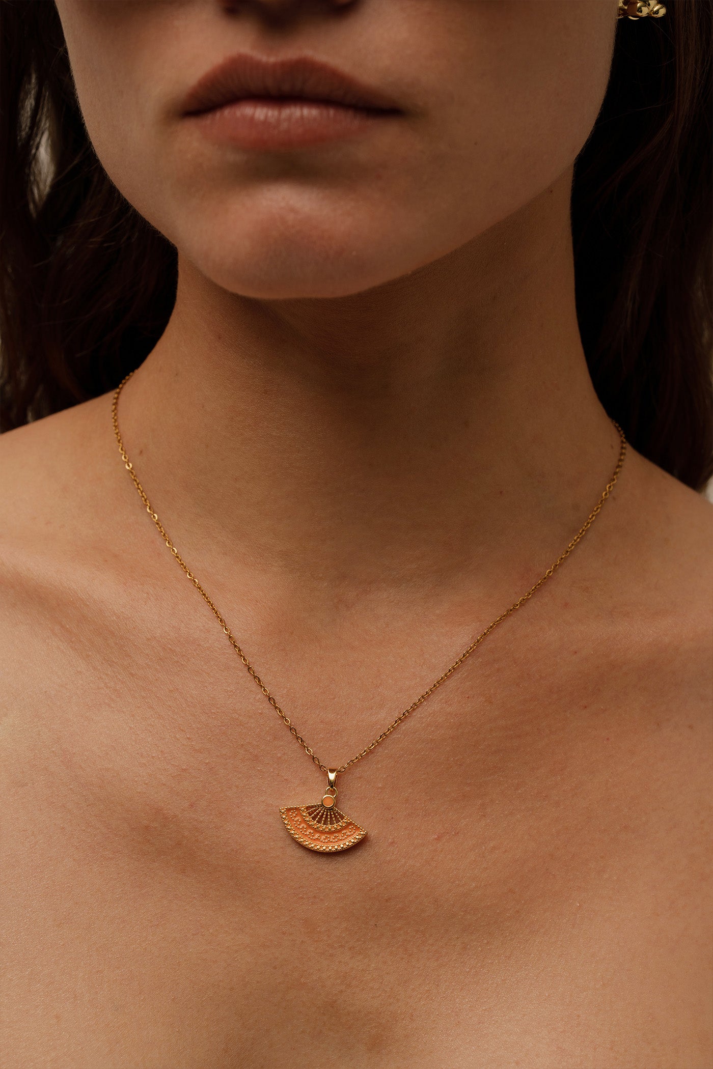 APRICUS NECKLACE
