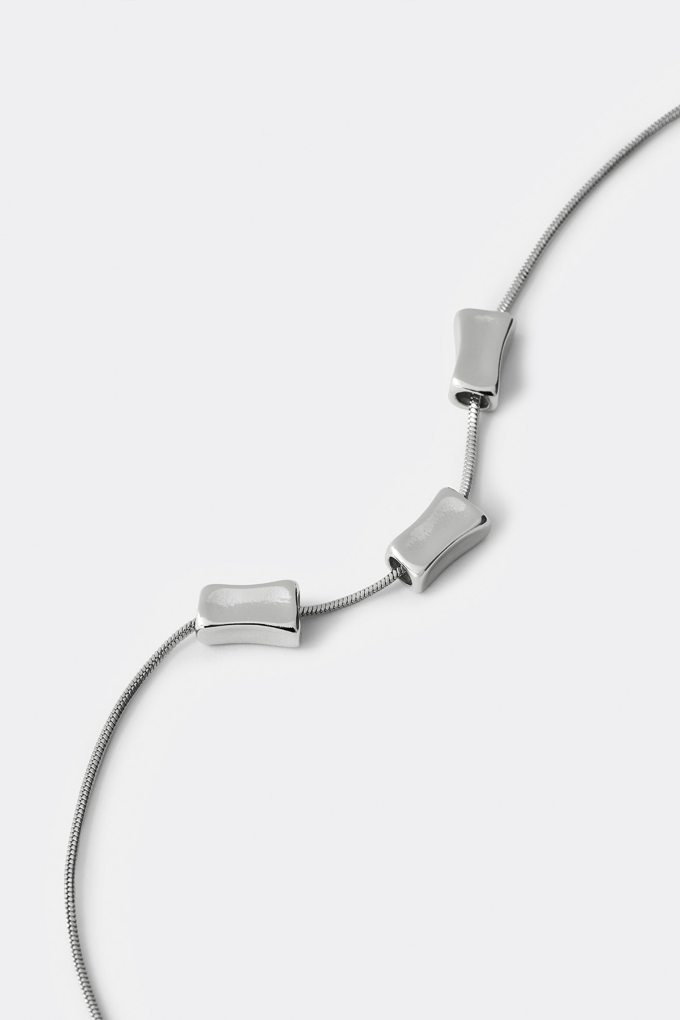 ARDUINNA SILVER NECKLACE