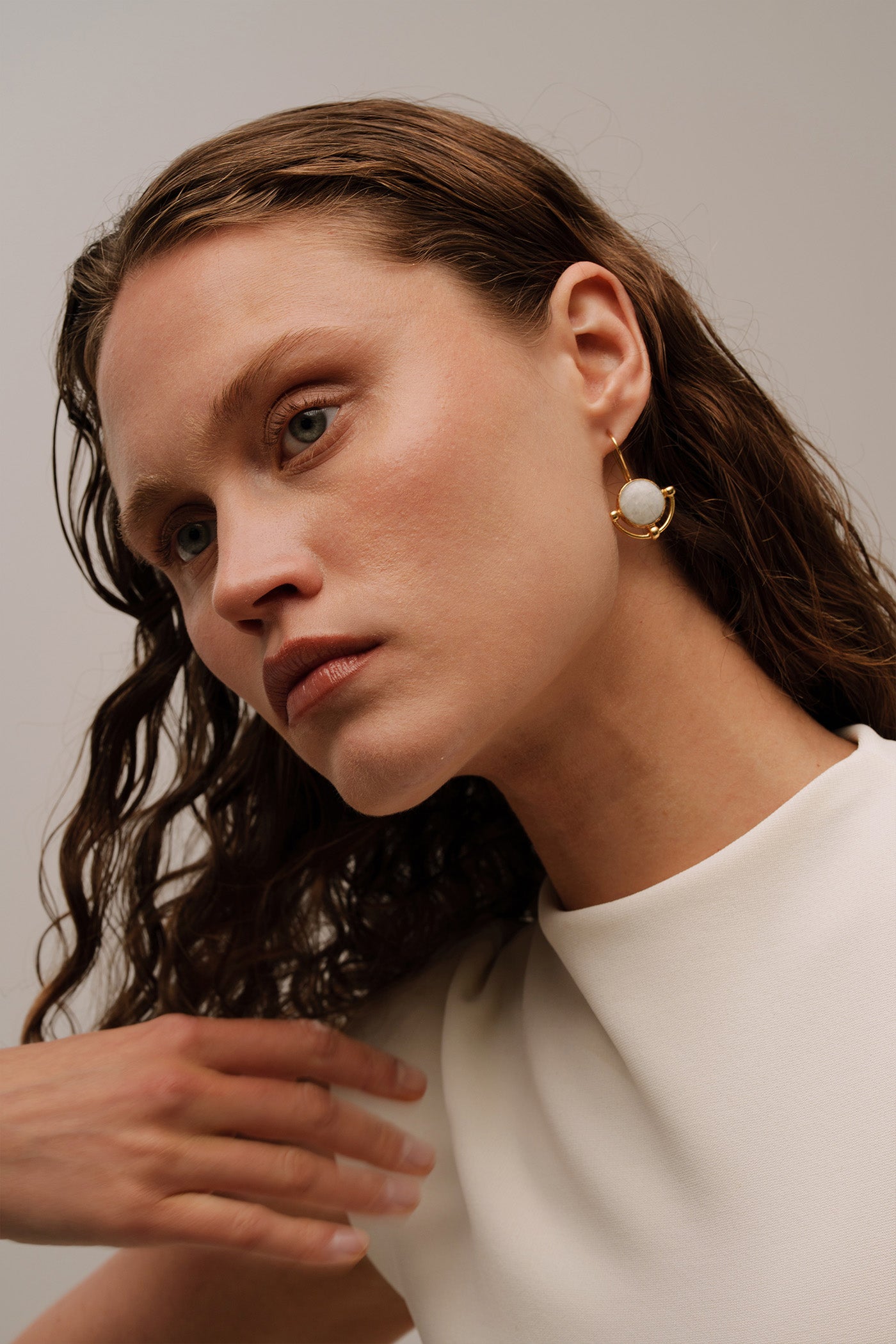 LOGGIA WHITE EARRING