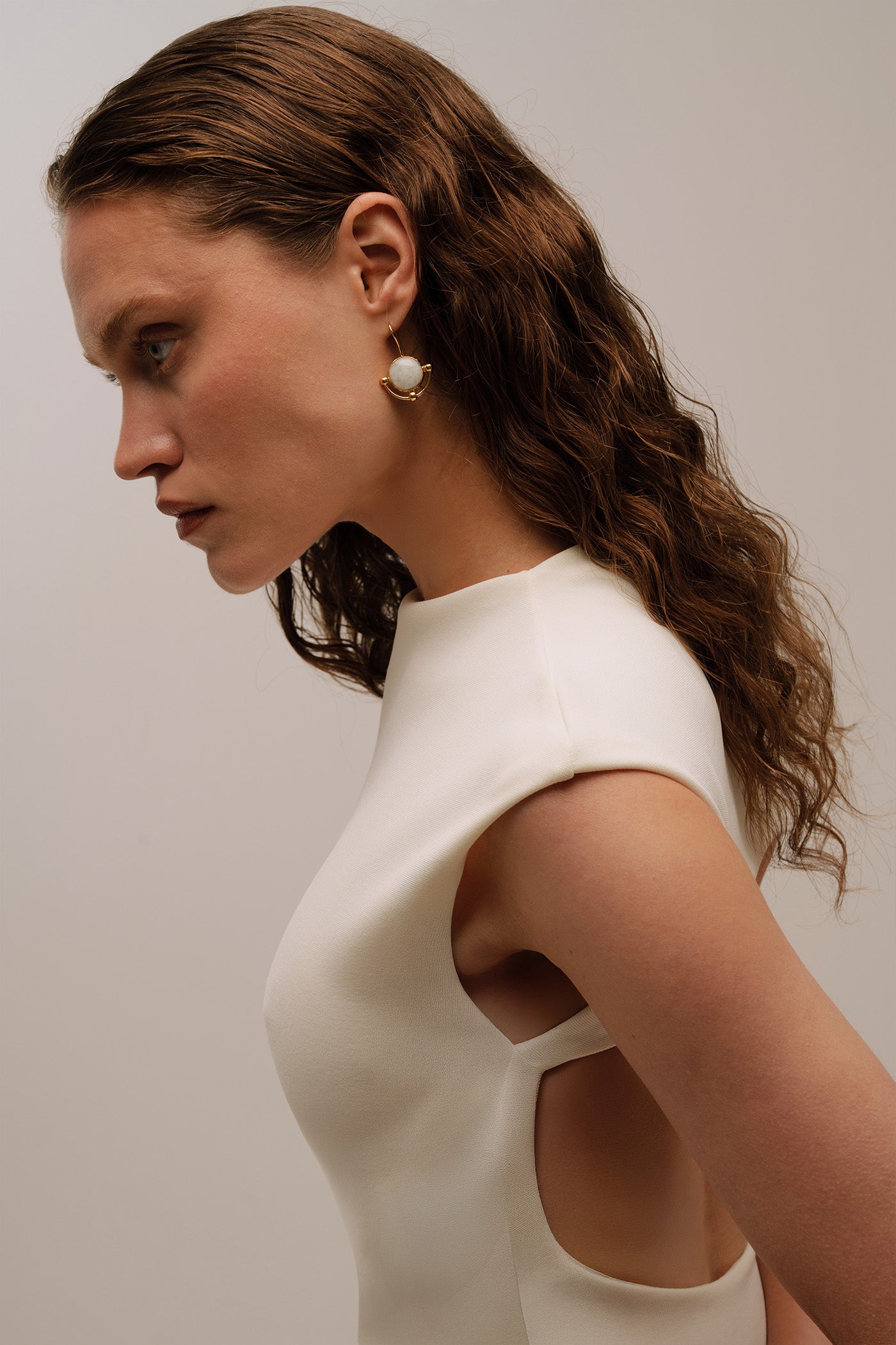 LOGGIA WHITE EARRING
