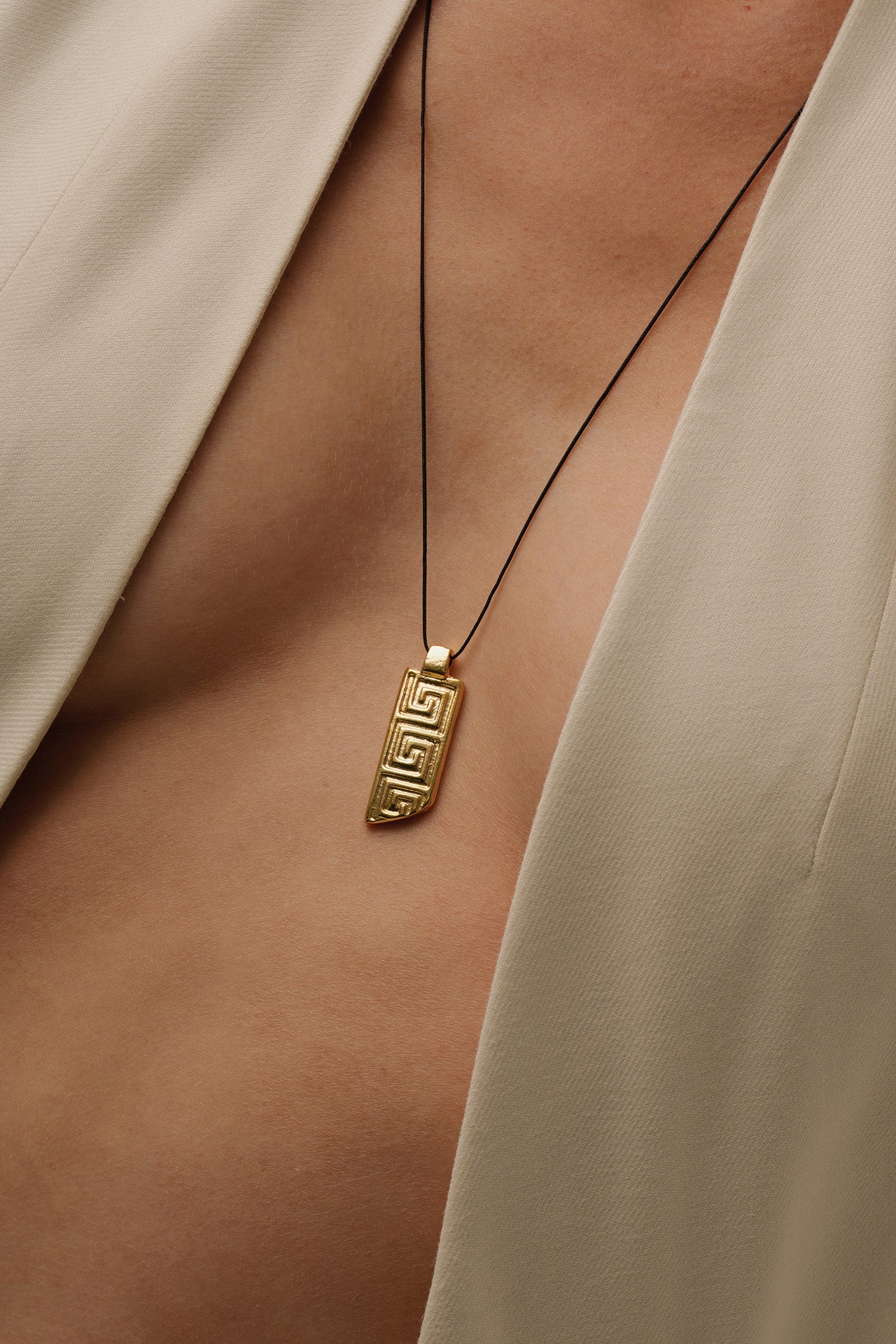 ORLAITH BLACK NECKLACE