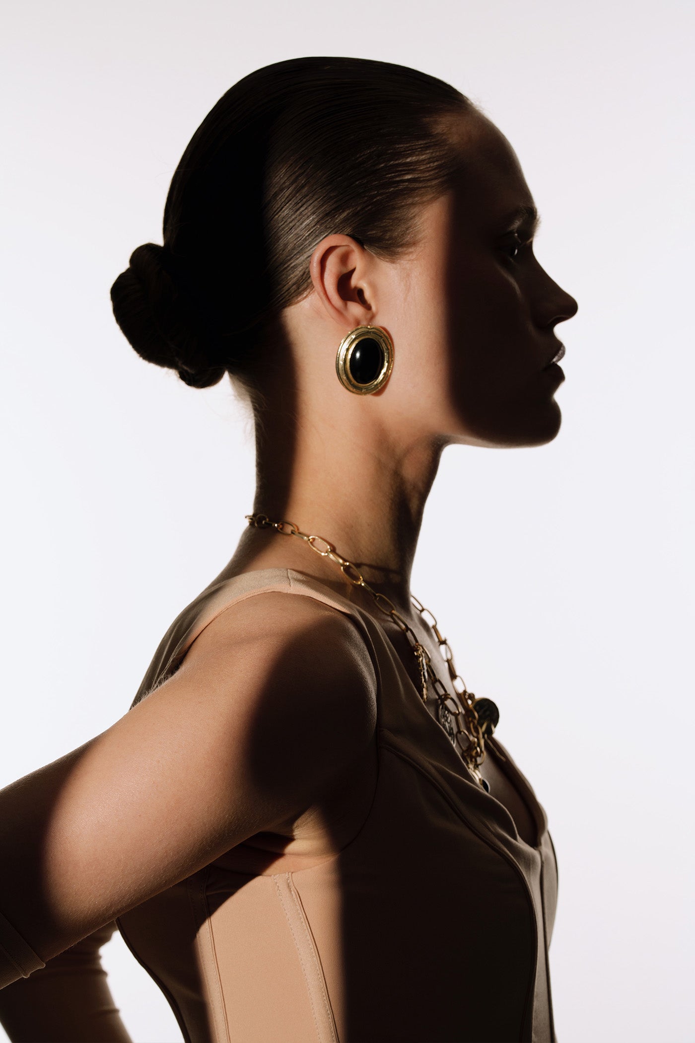 QUERCUS BLACK EARRING