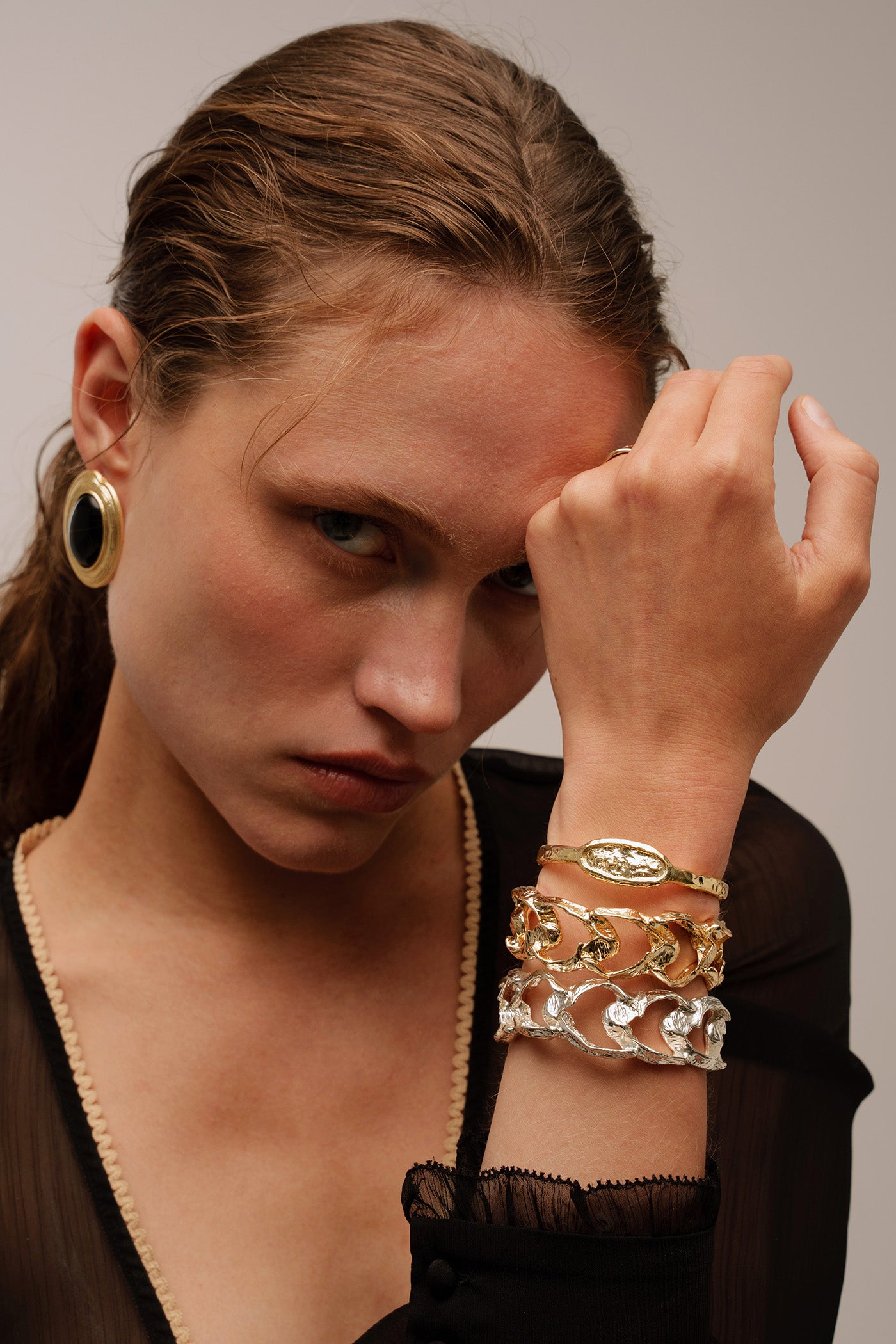 QUERCUS BLACK EARRING